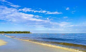 tropisk mexikansk strand klart turkost vatten playa del carmen mexico. foto