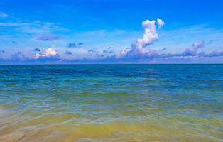 tropisk mexikansk strand klart turkost vatten playa del carmen mexico. foto