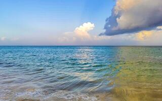 tropisk mexikansk strand klart turkost vatten playa del carmen mexico. foto