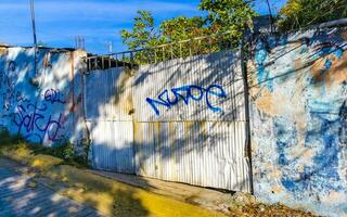 puerto escondido oaxaca mexico 2023 typisk skön färgrik turist gata trottoar stad puerto escondido Mexiko. foto