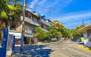 puerto escondido oaxaca mexico 2023 typisk skön färgrik turist gata trottoar stad puerto escondido Mexiko. foto