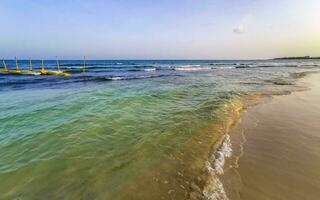 tropisk mexikansk strand klart turkost vatten playa del carmen mexico. foto