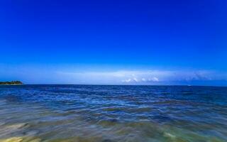 tropisk mexikansk strand klart turkost vatten playa del carmen mexico. foto