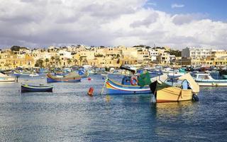 marsaxlokk brygga på maltaön foto