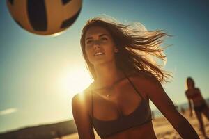 kvinna strand volleyboll spelare spela en volleyboll match på de strand foto