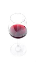 röd vin i en vinglas foto