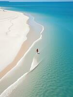 kvinna strand sand paradis hav hav tillbaka Drönare topp se vågor tystnad lugn zen lugn foto