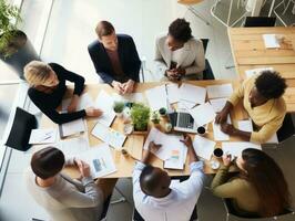 olika grupp av företag yrkesverksamma är engagerad i en brainstorming session ai generativ foto