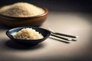 en skål av ris och en sked på en tabell. ai-genererad foto