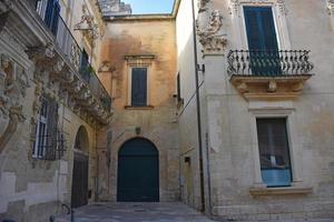 Italien, lecce, stad med barock arkitektur och kyrkor och arkeologiska lämningar. foto