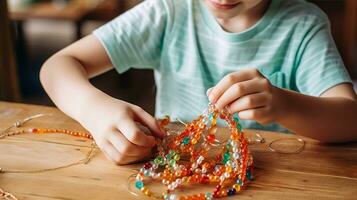 barn crafting med pärlor, en halsband av färger och kreativitet i de tillverkning. generativ ai foto
