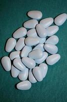 blå farmaceutiska piller högkvalitativ storformatstryck foto
