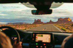 känd naturskön ingång till monument dal navajo stam- parkera i utah, USA foto