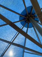 abstrakt bakgrund från blå paraply foto