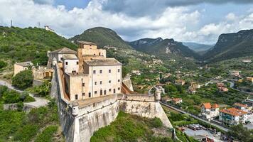 castelfranco's historisk befästning i finalborgo foto