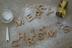 jul småkakor med socker och kryddor foto