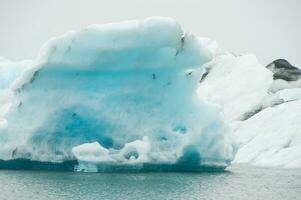 isberg i jokulsarlon, en glacial- sjö i island foto