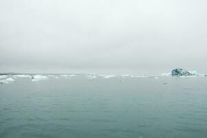 isberg i jokulsarlon, en glacial- sjö i island foto
