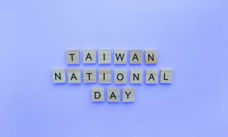 oktober 10, taiwan nationell dag, dubbel- tionde dag, minimalistisk baner med trä- brev foto