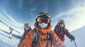 selfie av vänner skidåkning i hög berg. generativ ai foto