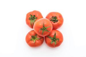 färska tomater på vit bakgrund