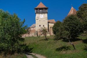 befäst kyrka, alma vii, mosna, sibiu, rumänien, 2020, tornkyrka foto