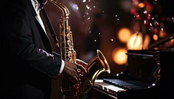 saxofonist spelar de saxofon på en mörk bakgrund. närbild. ai genererad. foto