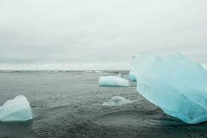 isberg i jokulsarlon, en glacial- sjö i island foto