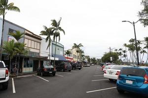 hilo, hawaii, usa, 2021 - utsikt över en parkeringsplats i staden foto