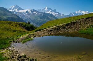 landskap av de alps i Frankrike i sommar foto