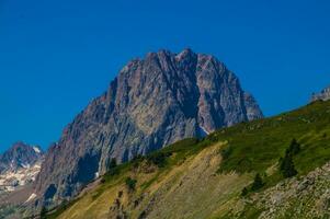 landskap av de alps i Frankrike i sommar foto