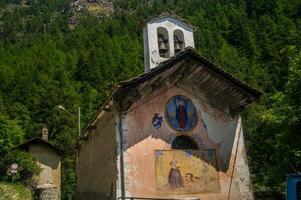 landskap av de alps i Italien i sommar foto