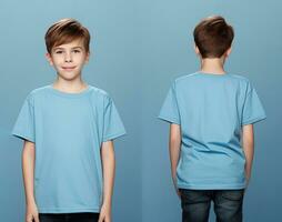 främre och tillbaka visningar av en liten pojke bär en blå t-shirt. ai genererad foto