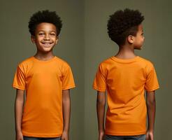 främre och tillbaka visningar av en liten pojke bär ett orange t-shirt. ai genererad foto