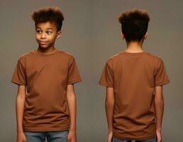 främre och tillbaka visningar av en liten pojke bär en brun t-shirt. ai genererad foto