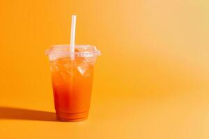 orange Färg dryck i en plast kopp isolerat på en orange Färg bakgrund. ta bort drycker begrepp med kopia Plats. ai genererad foto