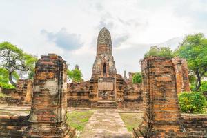 vacker gammal arkitektur historisk för ayutthaya i Thailand - öka färgbehandlingsstil foto