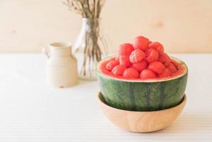 färsk vattenmelon på bordet