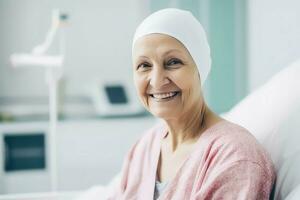 cancer sjuk äldre kvinna leende. generera ai foto