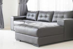 modern soffa inredning i vardagsrummet foto