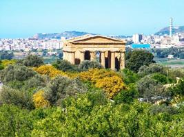 forntida fördärvar i tempeldalen i Agrigento, Italien, 2013 foto