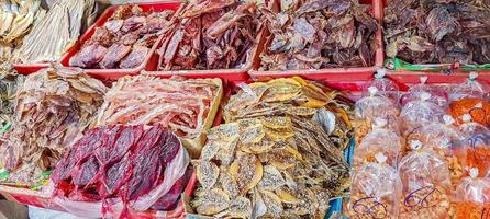 stekt thailändsk skaldjur på koh samui, thailand foto