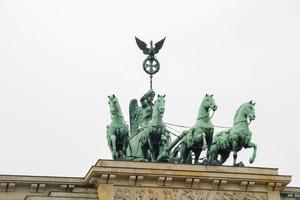 staty quadriga på Brandenburger Tor i Berlin