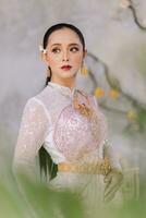 skön thai flicka i thai traditionell kostym.brud thai flicka skön. foto