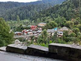 skön dag tid se av naturlig skönhet av jagran, nål dal, kashmir. jagran, neelam dal är känd för dess naturlig skönhet. foto