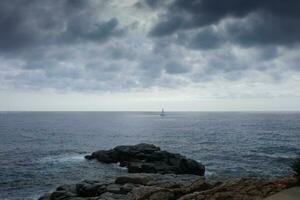 costa brava och kust väg längs de oländig kustlinje av nordlig Katalonien, Spanien foto