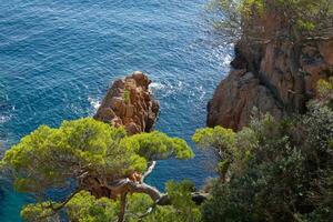 costa brava och kust väg längs de oländig kustlinje av nordlig Katalonien, Spanien foto