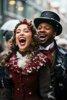 en grupp av carolers klädd i victorian klädsel sång på en snöig gata. foto