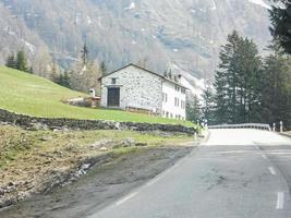 snöiga landskap i Valtellina bergen foto