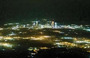 abstrakt nattvy av Charlotte NC centrum från flygplan foto